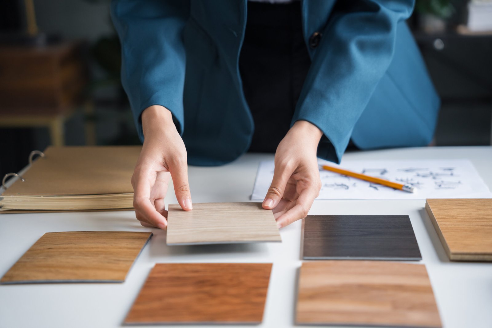 Imagem de um catálogo de materiais de madeira.